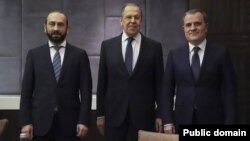 Ermənistan, Rusiya və Azərbaycanın xarici işlər nazirləri Ararat Mirzoyan, Sergey Lavrov, Ceyhun Bayramov 