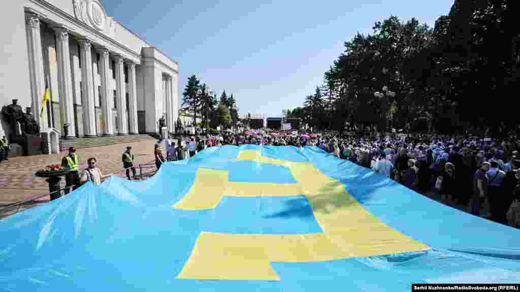 Датой празднования Дня флага неспроста выбрали 26 июня. Это&nbsp;первый день второго Курултая крымскотатарского народа, который прошел 26-27 июня в Симферополе в 1991 году