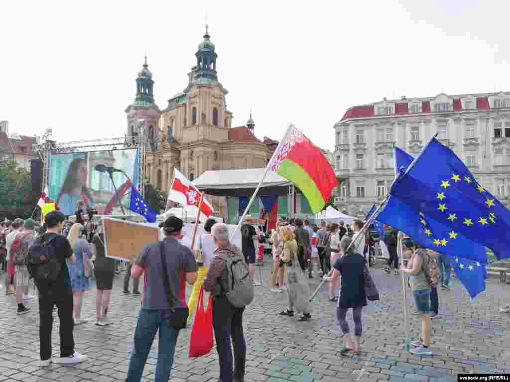 Они оскорбляли протестующих, пишет Радио Свобода