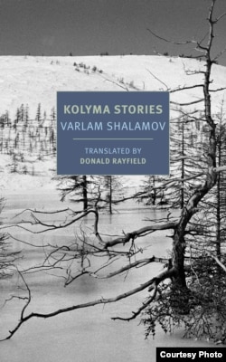 Обложка «Колымских рассказов» в переводе Дональда Рэйфилда. New York Review Books Classics, 2018