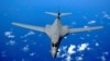 Бомбардировщик США B-1B Lancer над Тихим океаном после дозаправки (иллюстративное фото)