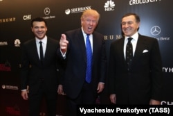 Эмин и Арас Агаларовы с Дональдом Трампом на конкурсе "Мисс Вселенная" в 2013 г.