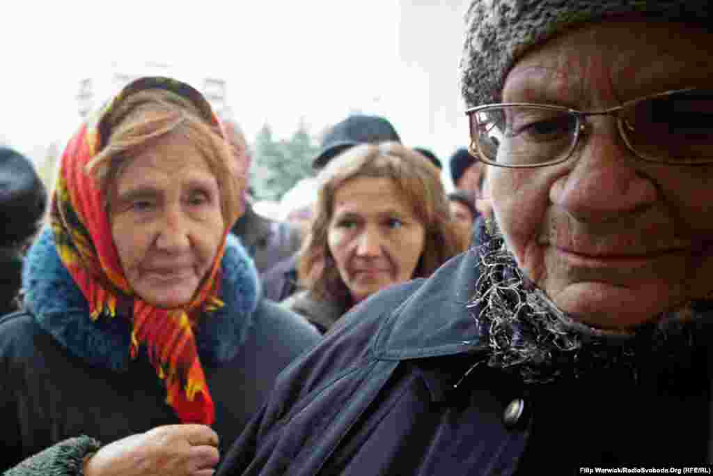 WFP көмегін алуға кезекке тұрған зейнеткерлер. &nbsp;