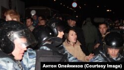 Участники акции в московском районе Бирюлево 13 октября 2013 года