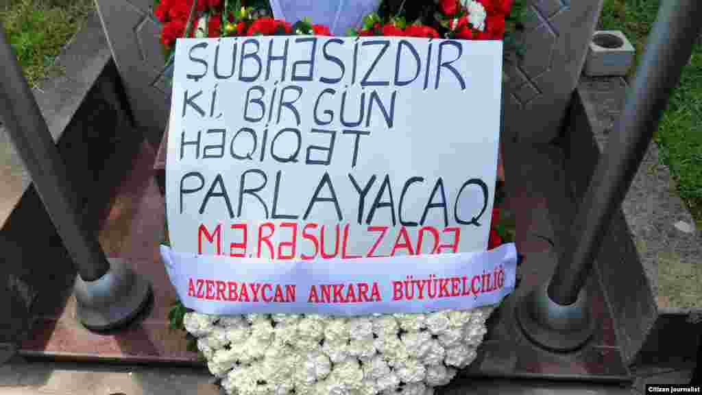 Ankarada M.Ə.Rəsulzadənin qəbri önündə - 28 May 2011, tələbələrin göndərdikləri şəkillər 