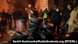 Сторонники Саакашвили собрались возле СИЗО, где он находится