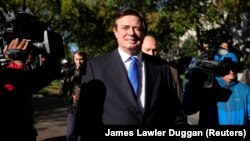 Пол Манафорт выходит из суда