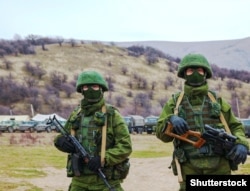 Қырымды аннексиялау кезінде түбекте болған ресейлік әскерилер. 4 наурыз 2014 жыл.