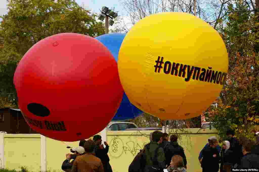 &nbsp;Активисты #оккупаймосква - за свободу Pussy Riot, но против адвокатов Волковой и Фейгина. Они считают, что адвокаты плохо исполняют свои профессиональные обязанности, больше занимаясь самопиаром