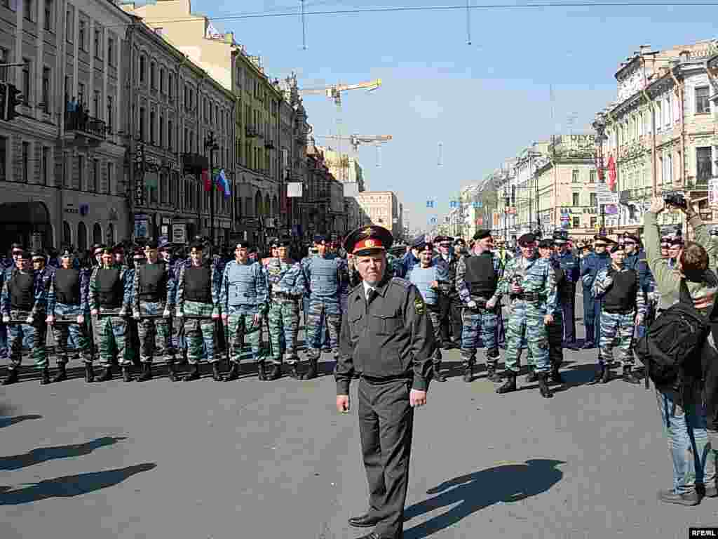 Russia -- March of Dissent in St.Petersburg 01May2008