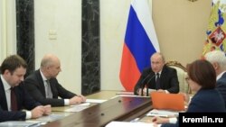 Владимир Путин провел совещание по экономическим вопросам